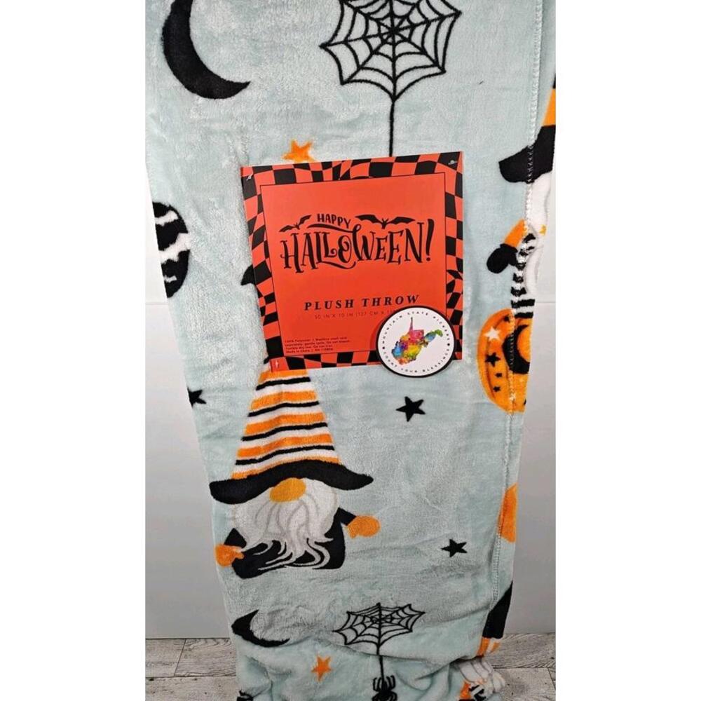 Happy Halloween Oversized 50X70 Plush Printed Throw Blanket Gnomes Spiders NEW